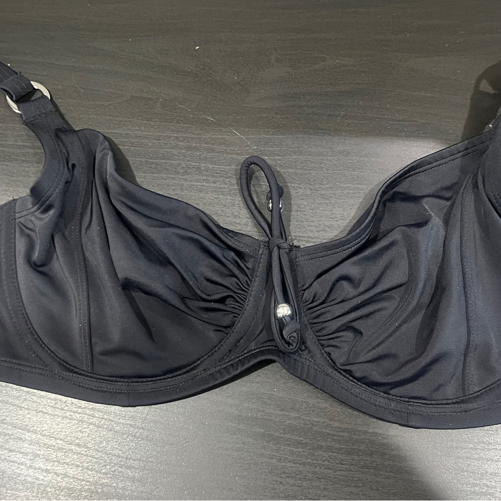 NEW WITH TAGS BLACK BIKINI TOP